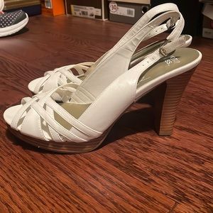 White heels size 9, never worn!!